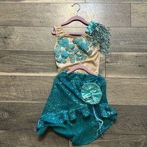 Custom large tile costume